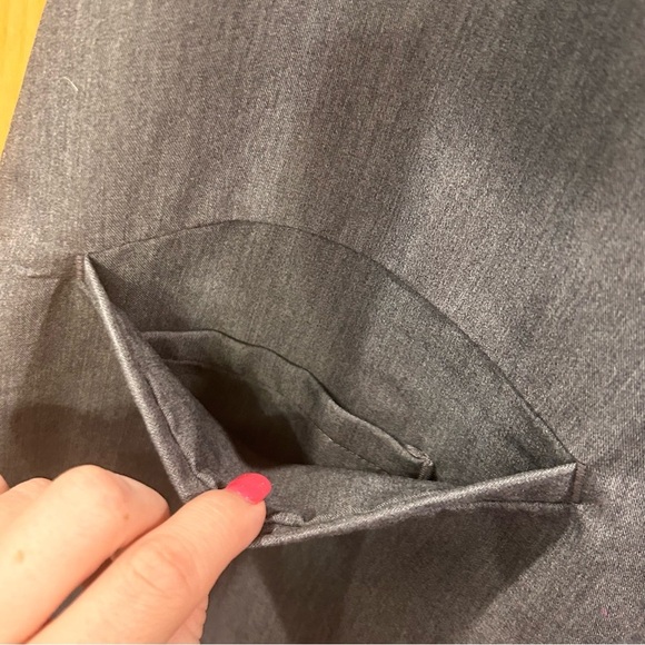 FIGS Casma Three Pocket Top - Picture 6 of 9